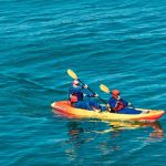 Éviter la chute en kayak : guide pratique pour débutants