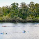 Explorer en canoë des zones isolées : enjeux et bénéfices