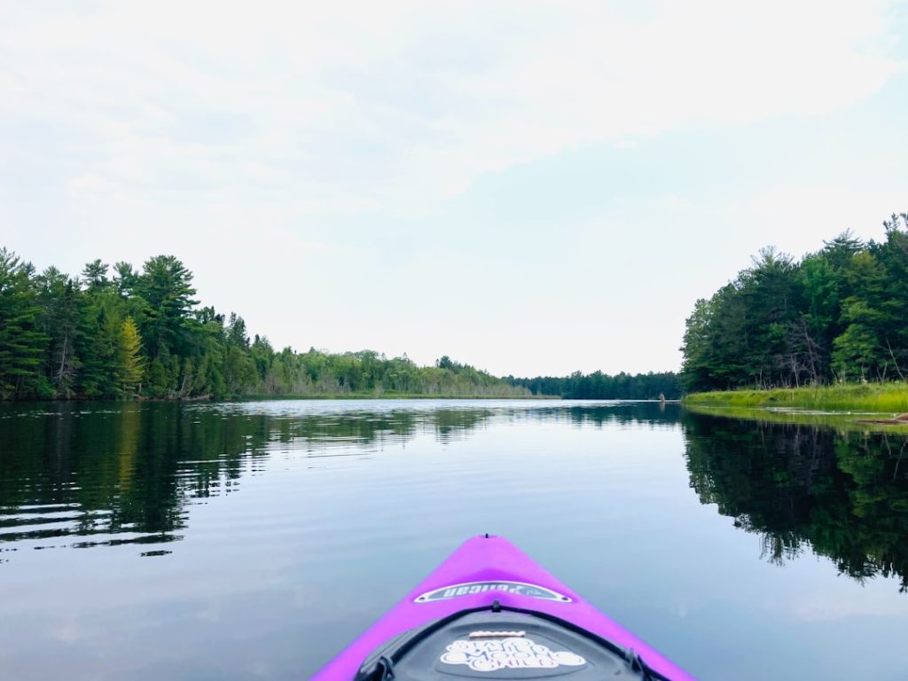 Guide ultime: Sauvetage en canoë-kayak en eau vive