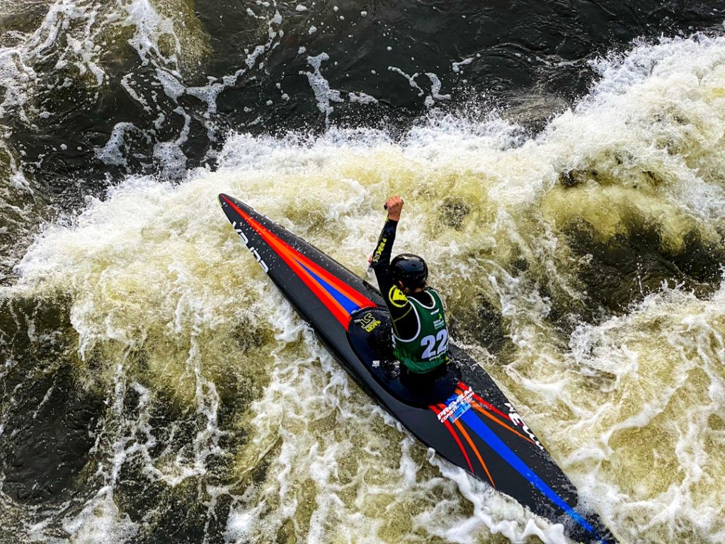 Maîtrisez l'esquimautage en kayak : guide pratique d'apprentissage