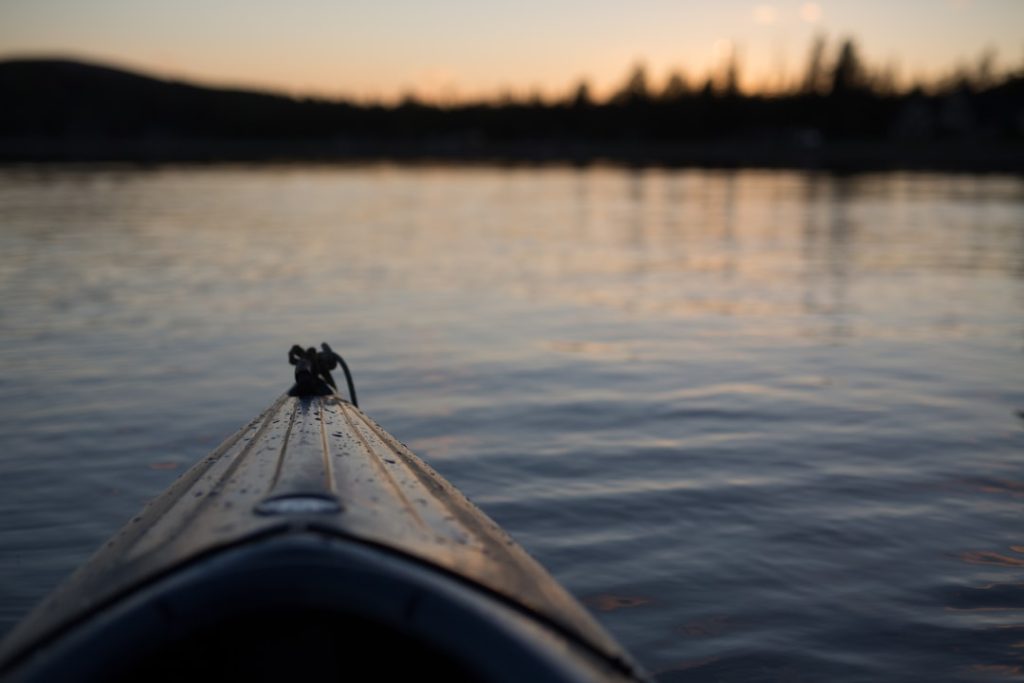 Matériel de sécurité essentiel pour le kayak en mer