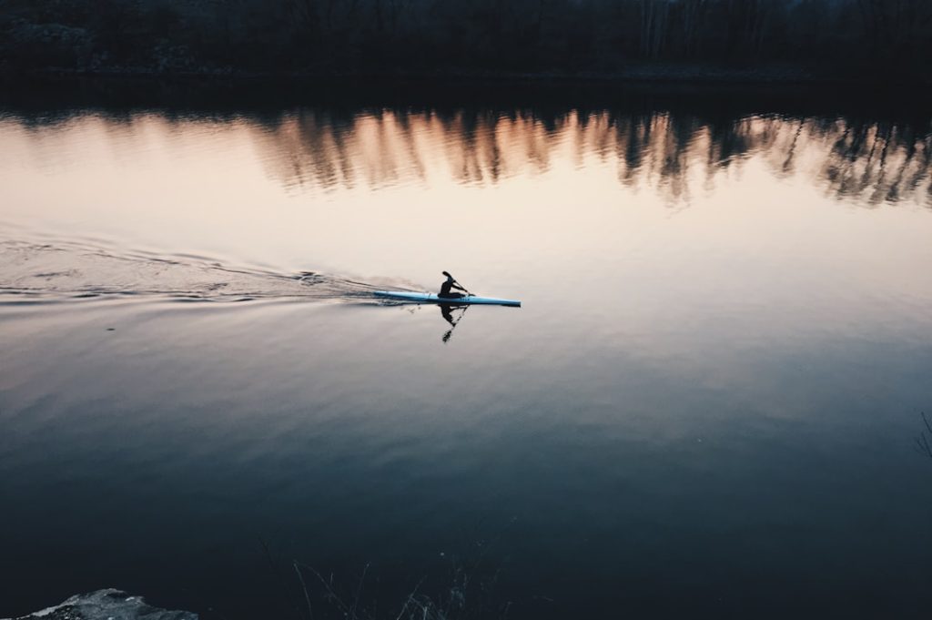 Guide kayak Serre-Ponçon : astuces pour une exploration réussie